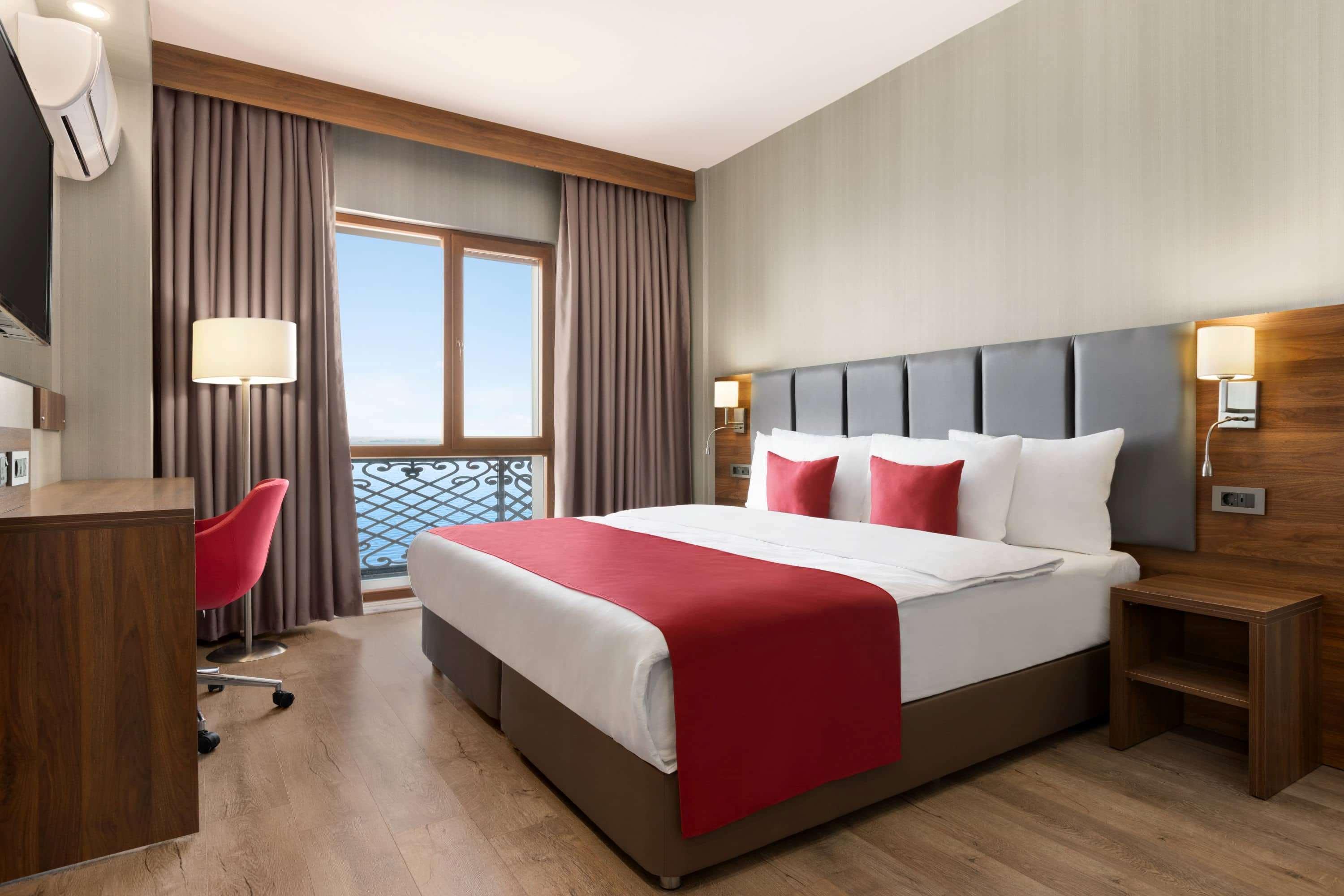 Ramada By Wyndham Van Extérieur photo