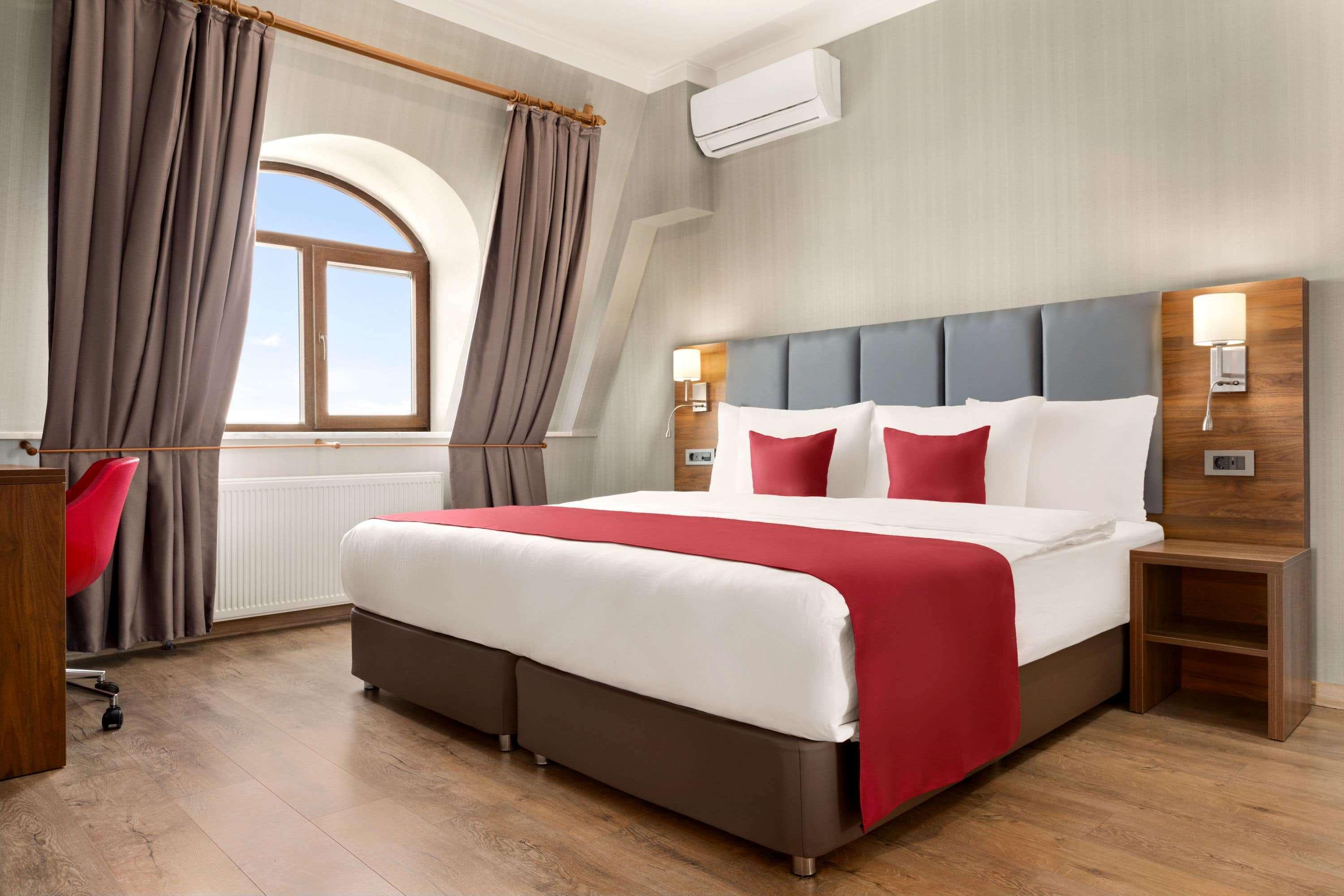 Ramada By Wyndham Van Extérieur photo