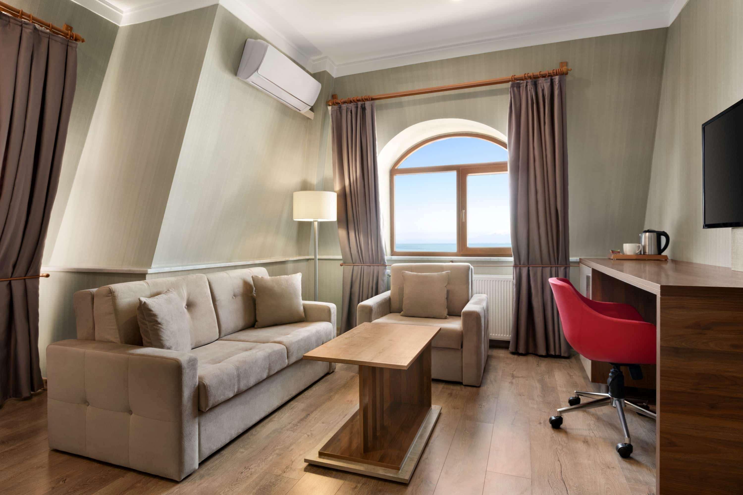 Ramada By Wyndham Van Extérieur photo