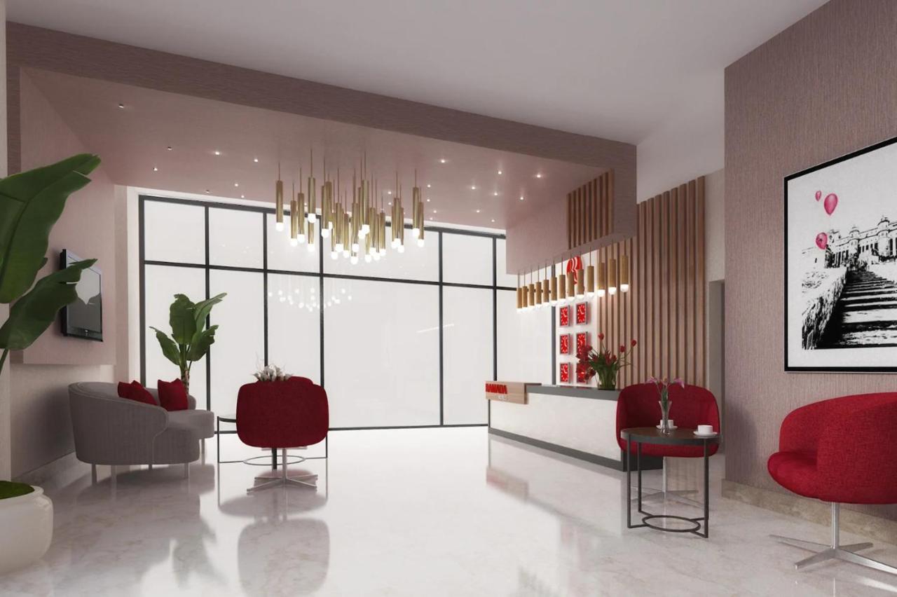 Ramada By Wyndham Van Extérieur photo