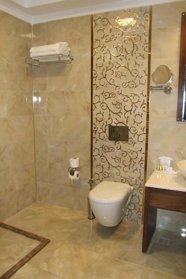 Ramada By Wyndham Van Extérieur photo
