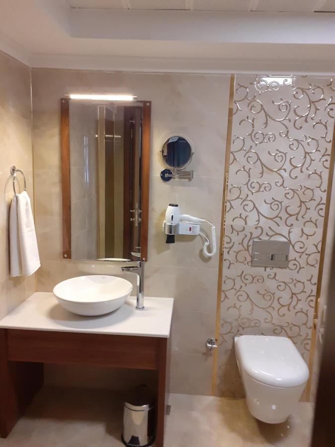 Ramada By Wyndham Van Extérieur photo